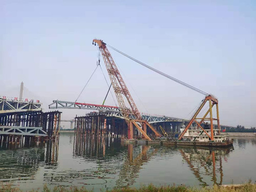 “秦航工206”吊裝海河特大橋鋼桁梁