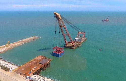 【實(shí)干蛟龍】漳州防波堤工程首件沉箱安裝告捷