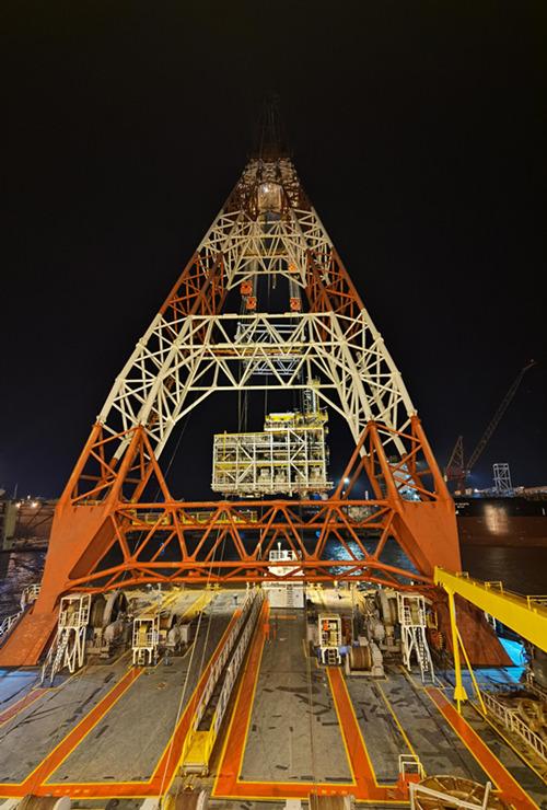 【經(jīng)典蛟龍】“鋼鐵巨人” 圓滿吊裝