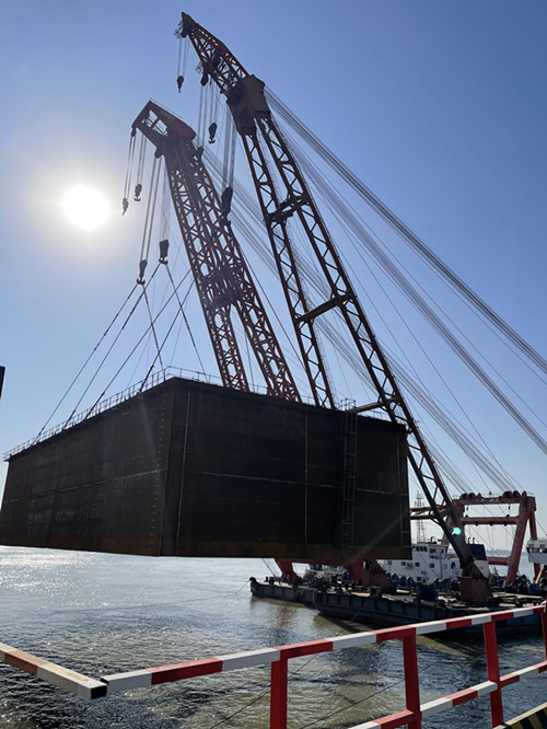 常泰大橋“鋼鐵巨人”成功落戶(hù)