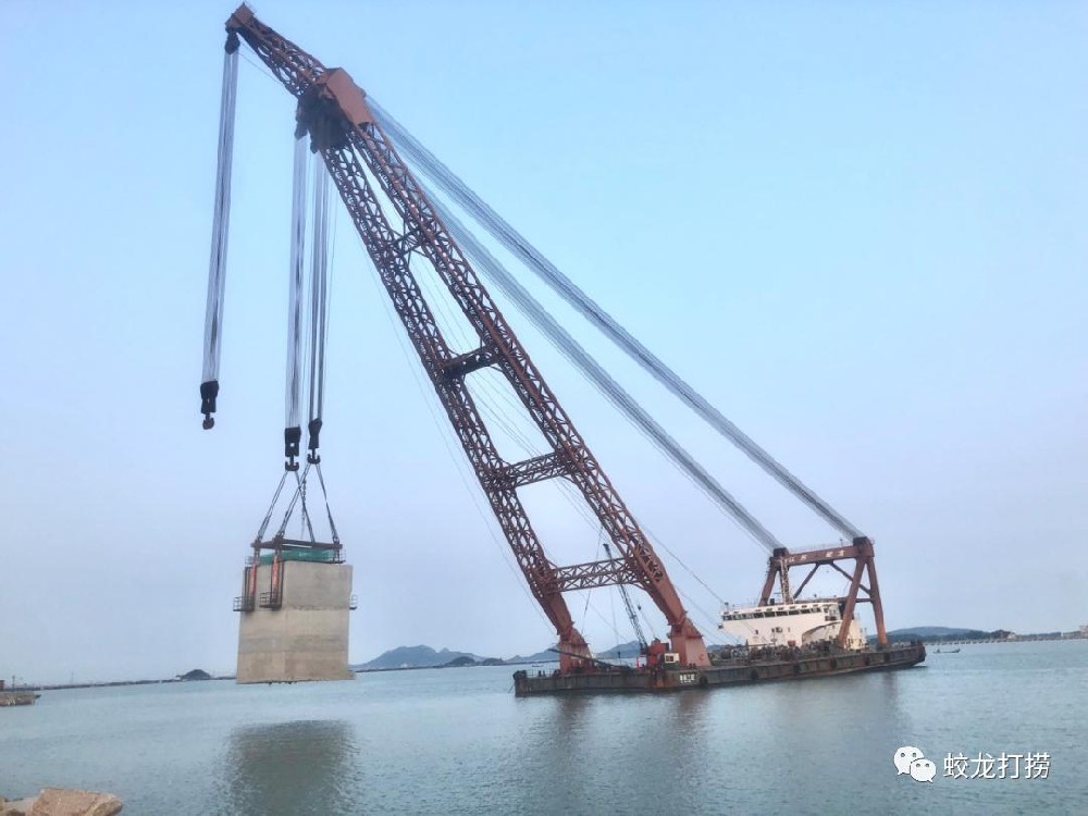 “秦航82”成功安裝廈門(mén)港東山港區(qū)城垵作業(yè)區(qū)3號(hào)、4號(hào)泊位工程首件沉箱