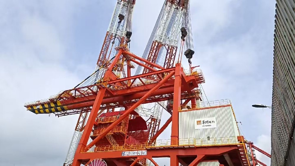 攻堅克難！華潤電力溫州電廠二期項目卸船機吊裝圓滿收官！